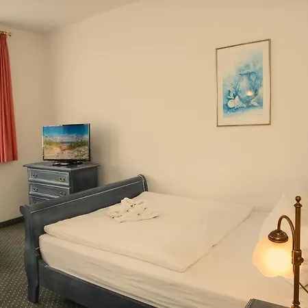 Esplanade Garni Hotel 3*