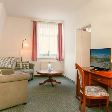 Esplanade Garni Hotel 3*