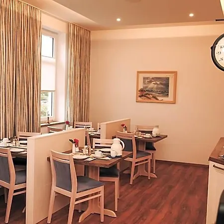 Esplanade Garni Hotel 3*